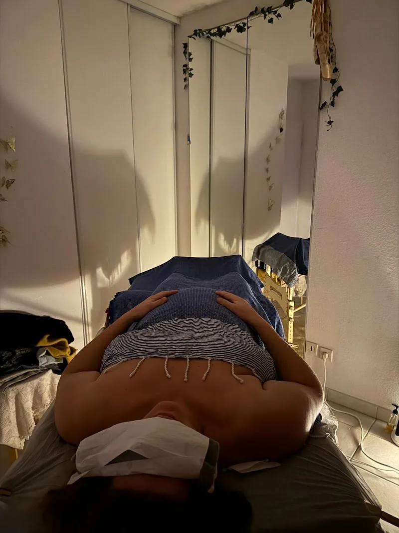 TA PETITE VOIX MASSAGE / Ayurvediques - Sportifs - Énergétiques by Éloïse B