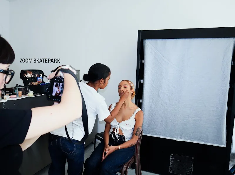 Oshaylabeauty , maquilleuse et coiffeuse professionnelle à Bordeaux