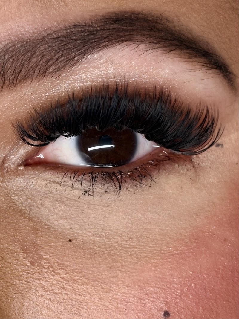 Beauté signature by B - Sourcils & cils Manosque - Photo de couverture - OneBooking