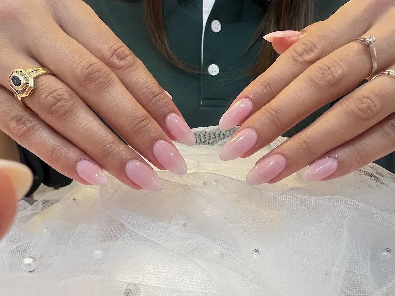 Helia Nails