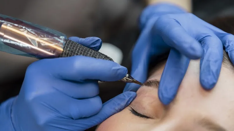 MAQ BEAUTÉ - Formation Prothésiste Ongulaire Cils & Maquillage Permanent - Toulouse 31