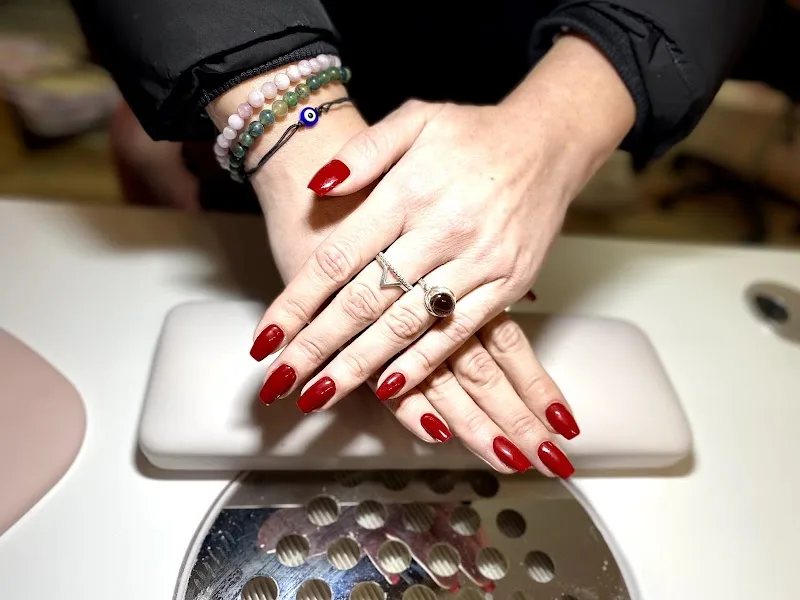 bar a ongles 2 Carmes