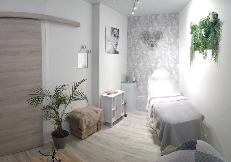 BEAUTY BY JULIE - Épilation Clermont-Ferrand - Photo de couverture - OneBooking