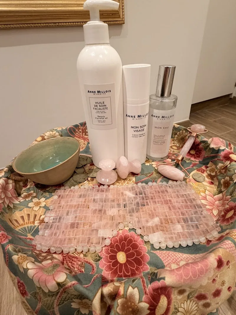 Alexandra Sapicas | Face & Body Care - Soins Mesoesthetic®️ et massages drainant lymphatique Renata Franca