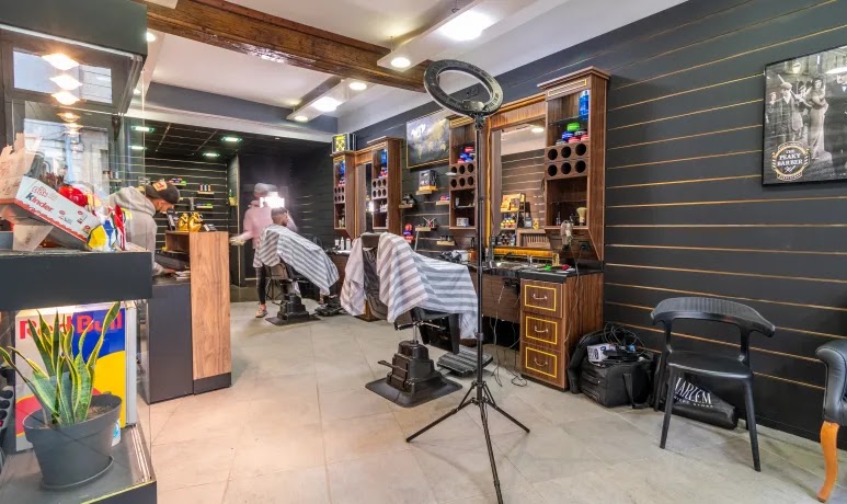 PEAKY BARBER