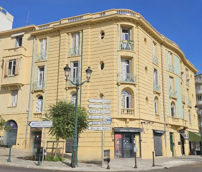 Studio 10