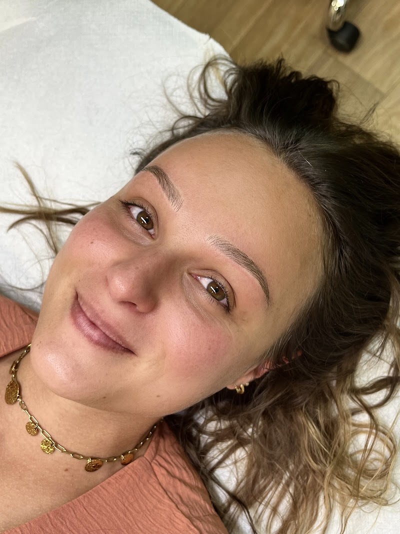 Brows Dynasty - Maquillage semi-permanent et extensions de cils Bordeaux
