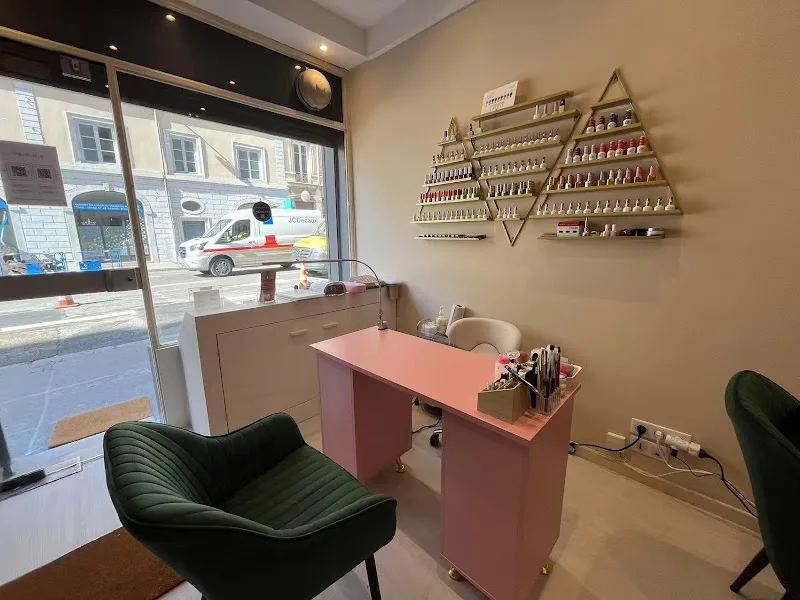 ONGLES ZI - YI - Onglerie Lyon - Photo de couverture - OneBooking