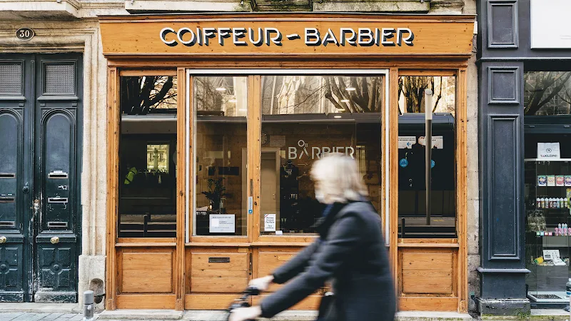 O2 Barbier - Coiffeur Homme