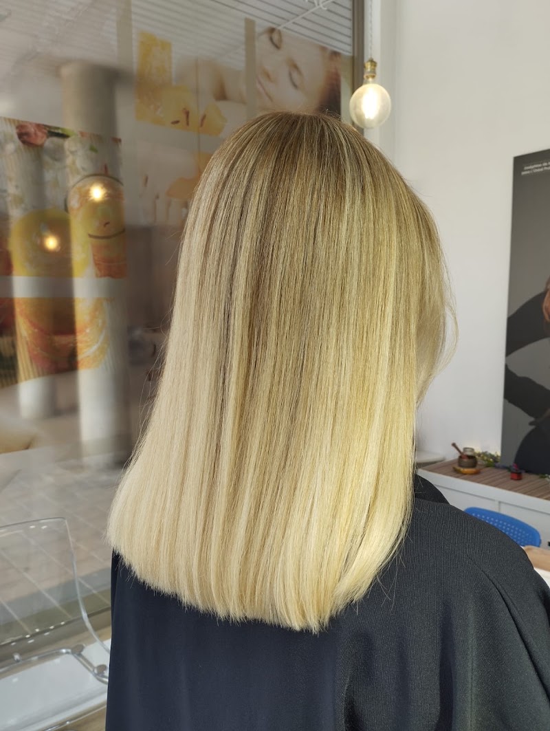 Encarnación Buendía | Salón De Peluquería - Coiffure Murcia - OneBooking