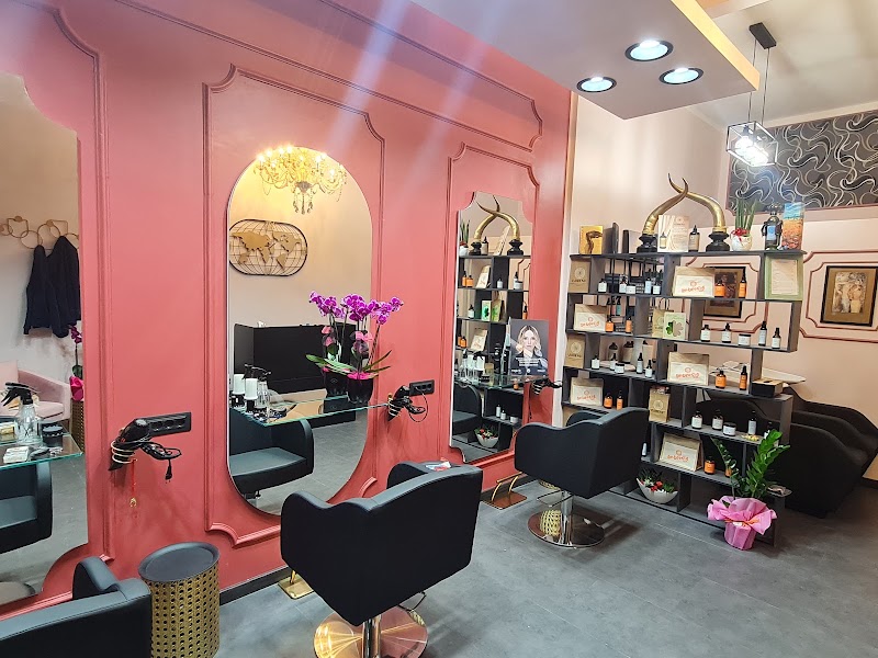 Love is hair & beayty - Coiffure Genoa - OneBooking