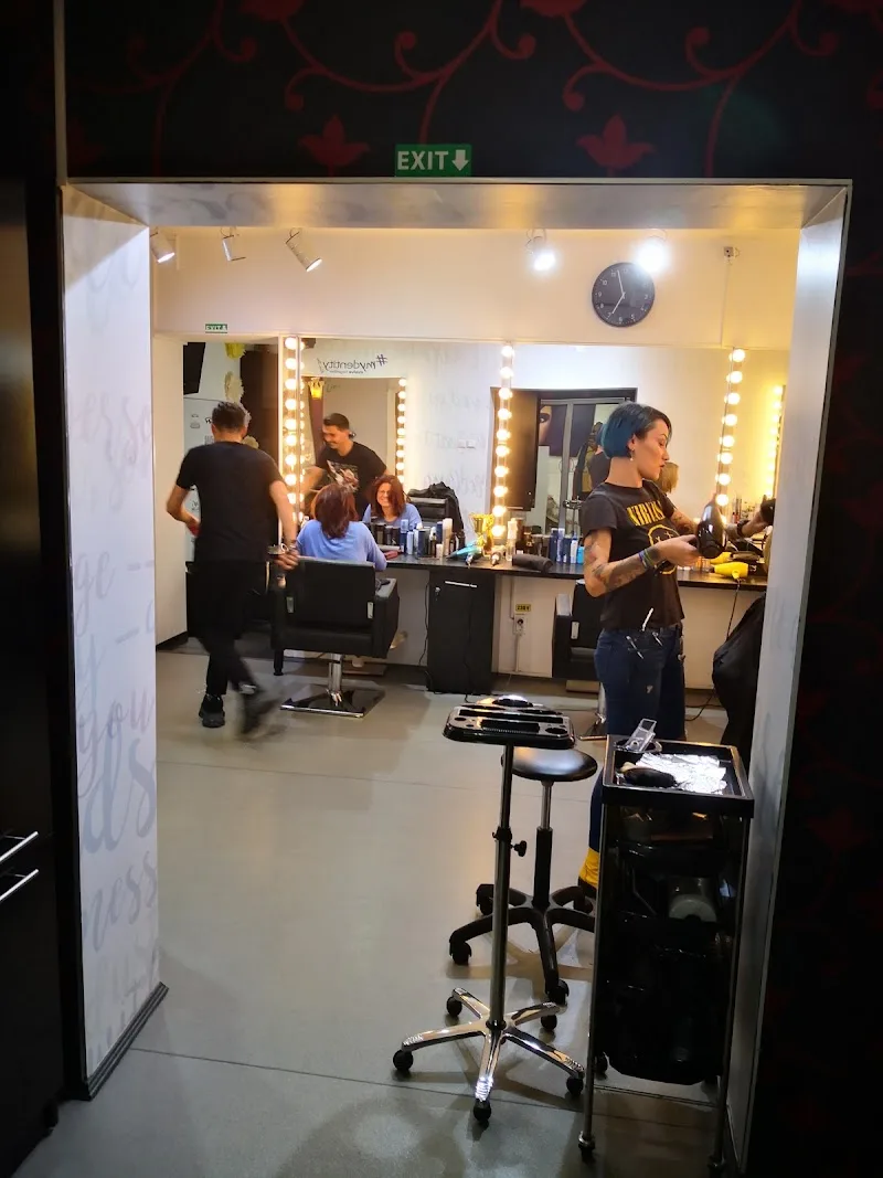 HairStage - Coiffure Bucharest - Photo de couverture - OneBooking