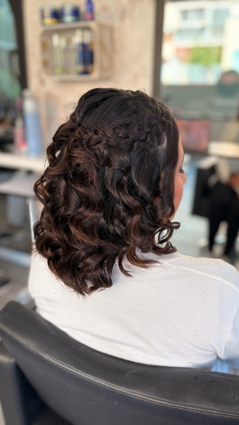 Peluquería Triana - Coiffure Alcalá De Henares - OneBooking