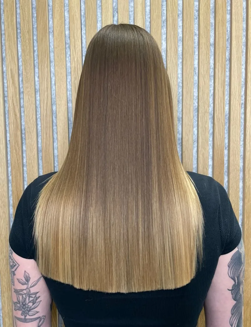 Friseur München - AURA - your hair your aura - Coiffure Munich - OneBooking