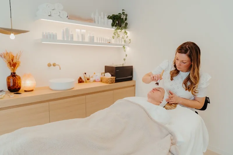 Fabuleux - Natural Beauty & Wellbeing - Massage Roeselare - OneBooking