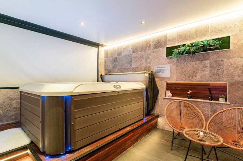 BULLES & SPA : Loft 2 Suites avec Jacuzzi, Sauna et Salle de Massage Privatifs à Blagnac, proche Toulouse