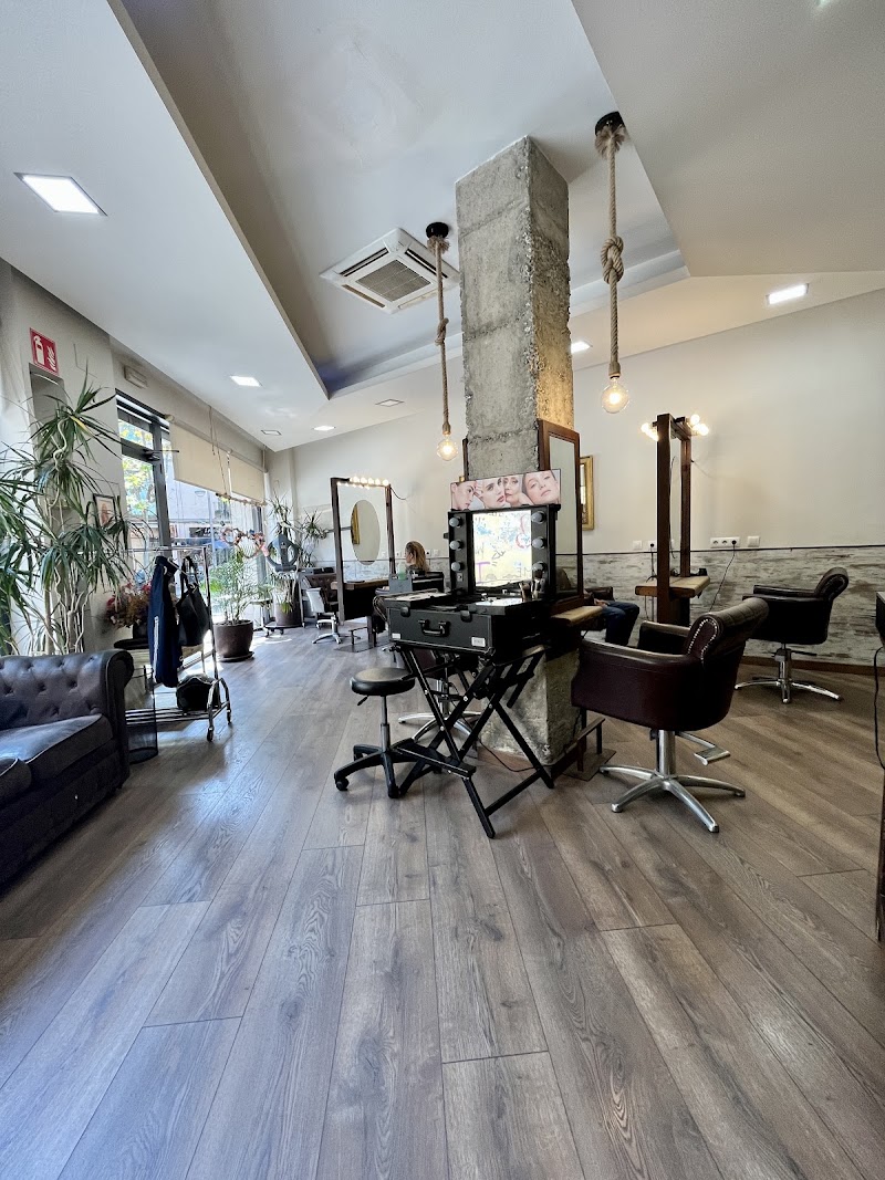 L' Atelier Estilistas - Coiffure Badalona - OneBooking
