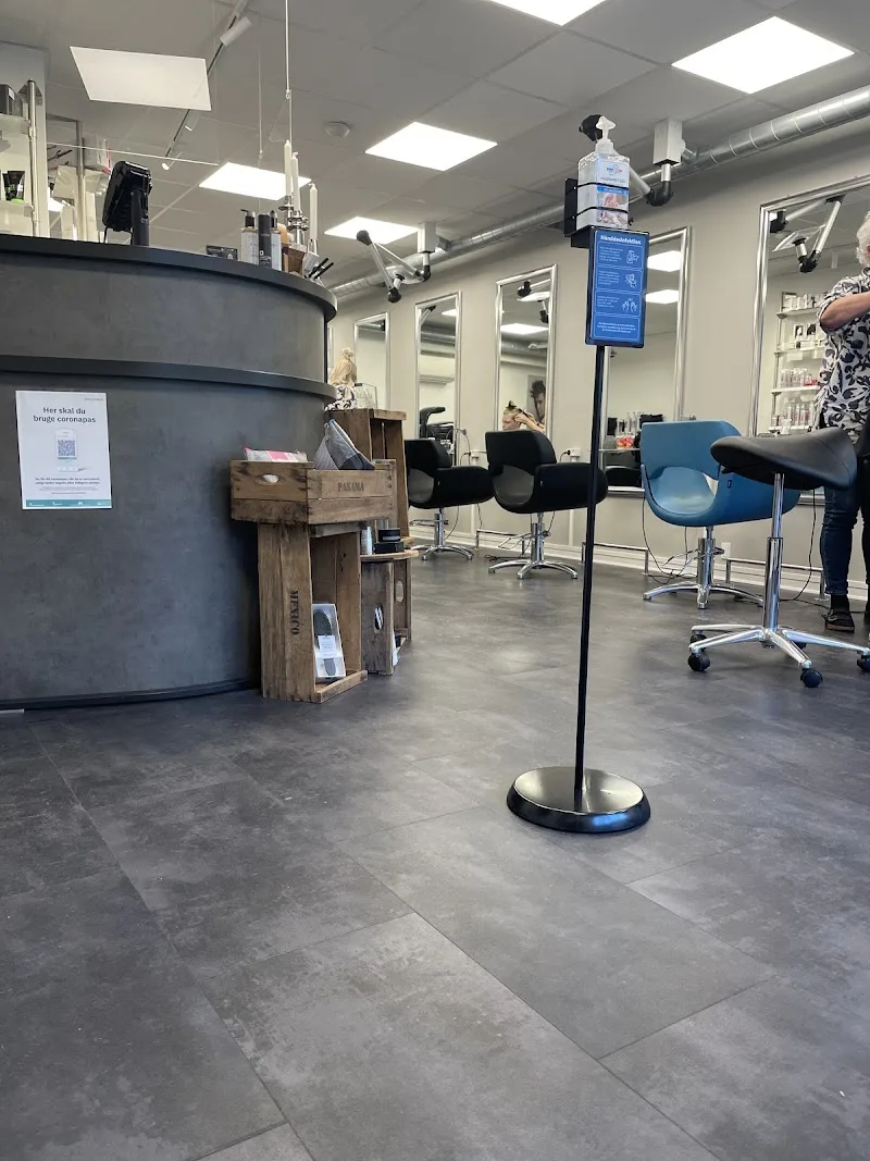 Bruuns Hair - Coiffure Grenaa - Photo de couverture - OneBooking