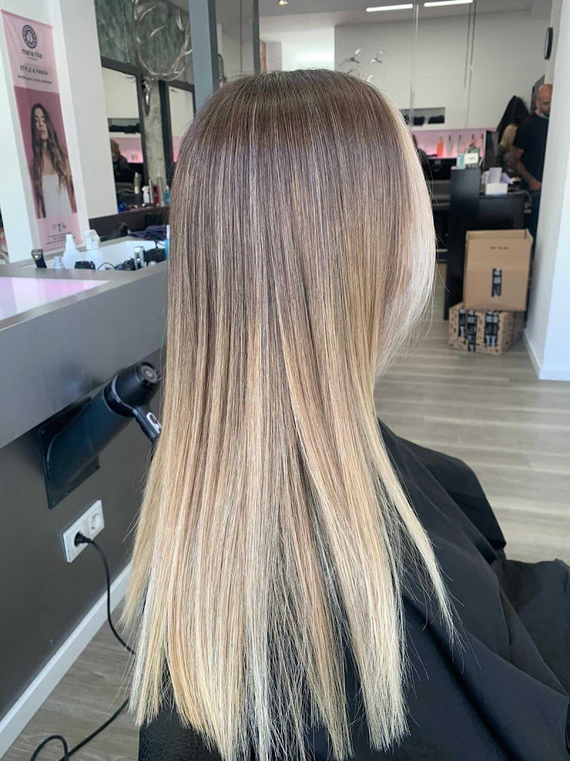 Hashtag Mate - Friseursalon Düsseldorf - Coiffure Düsseldorf - OneBooking