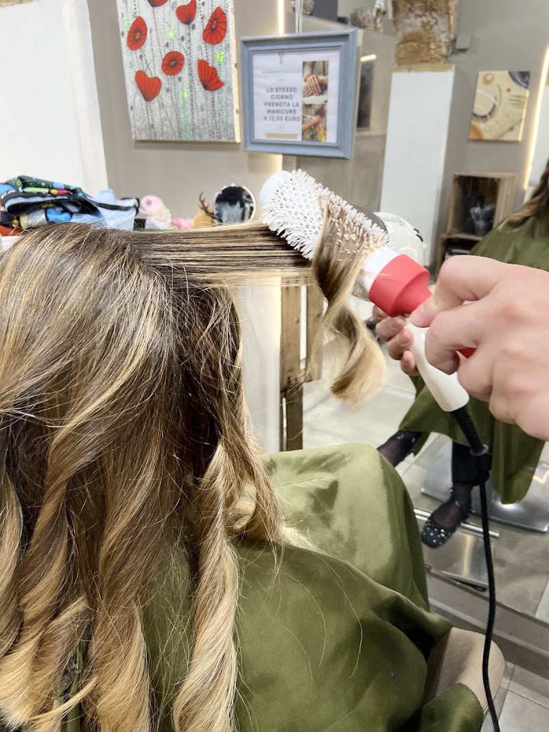 Mood Parrucchiere - Centro estetico - trattamenti specifici viso, corpo capelli- cheratine- extension - Cagliari - Coiffure Cagliari - OneBooking