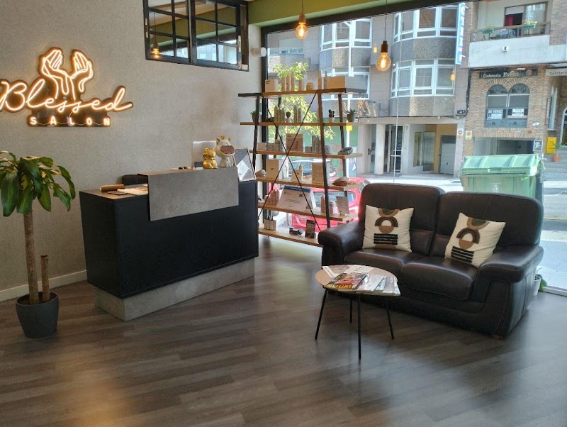 Blessed Salón by Mayka Bouzán - Coiffure Vigo - OneBooking