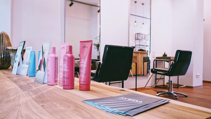 Pure Natural – AVEDA Exclusive Salon - Coiffure Munich - OneBooking