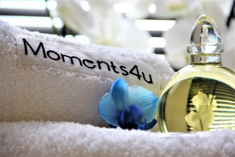 Moments4u