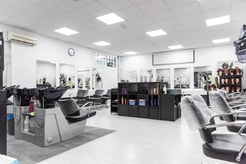 Centro de Formación de Estética y Peluquería Domeka Vera - Institut de beauté Logroño - OneBooking