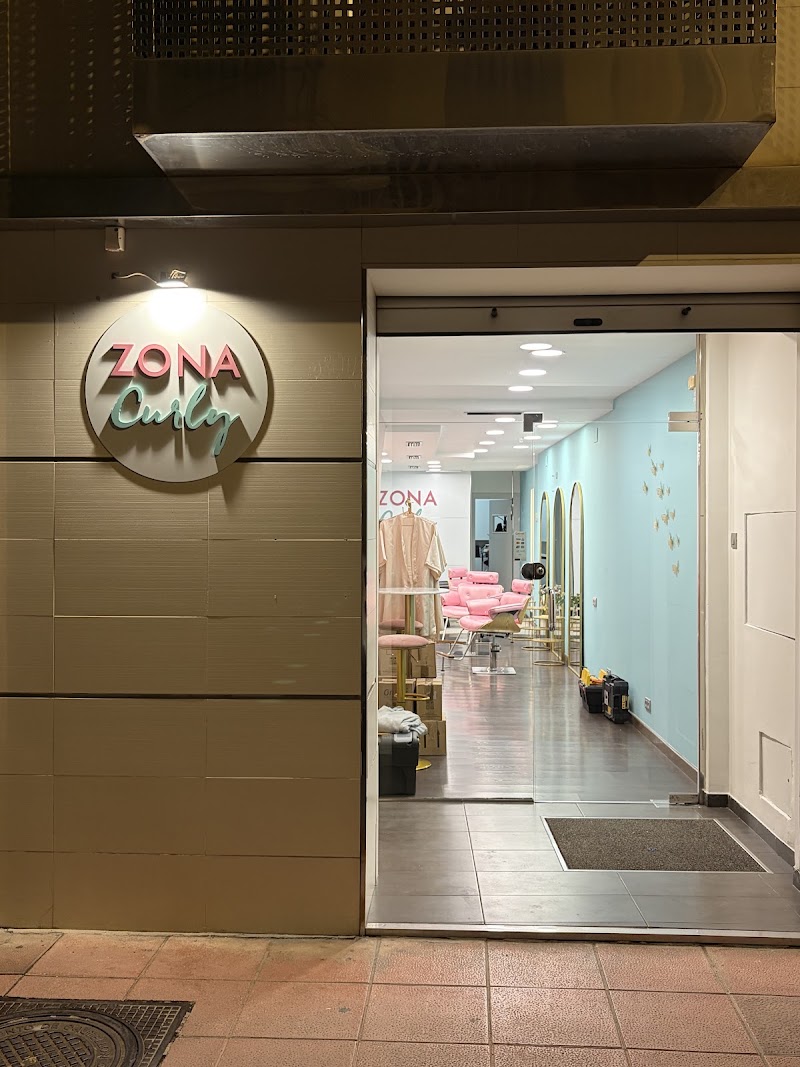 Zona Curly Castellón · El Salón más Experto en Método Curly y los Cabellos Rizados, Afros y Ondulados - Coiffure Castellón De La Plana - OneBooking