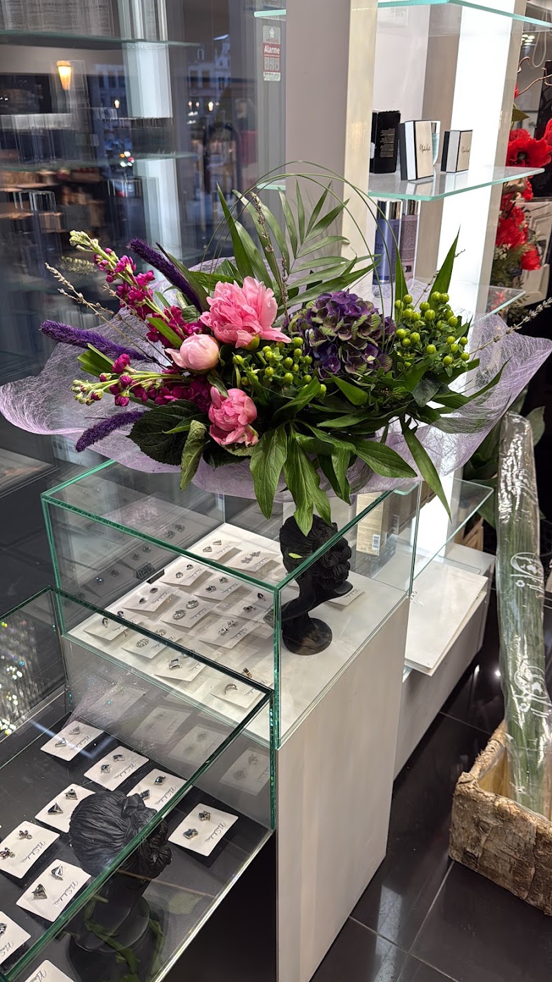 Nioushadow Fashion Luxuries Design SRL - Coiffure Brussels - OneBooking