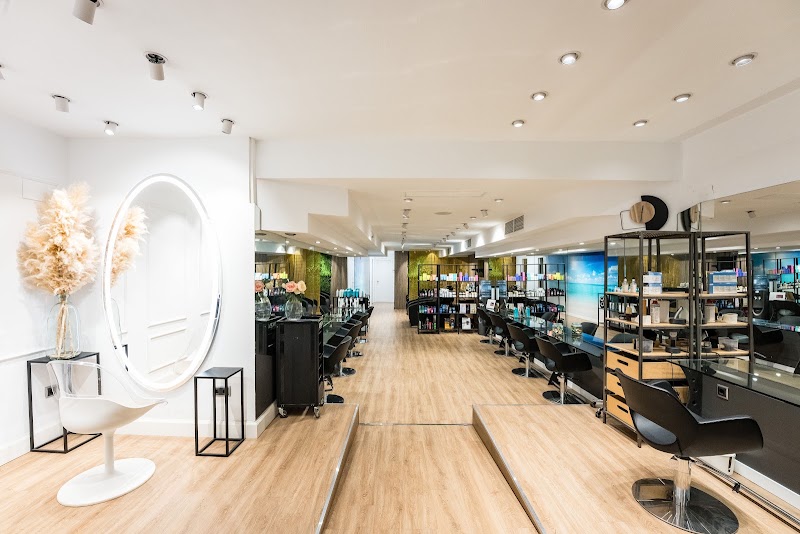 Le Petit Salon - Peluquería Barcelona - C/ Buenos Aires - Coiffure Barcelona - OneBooking