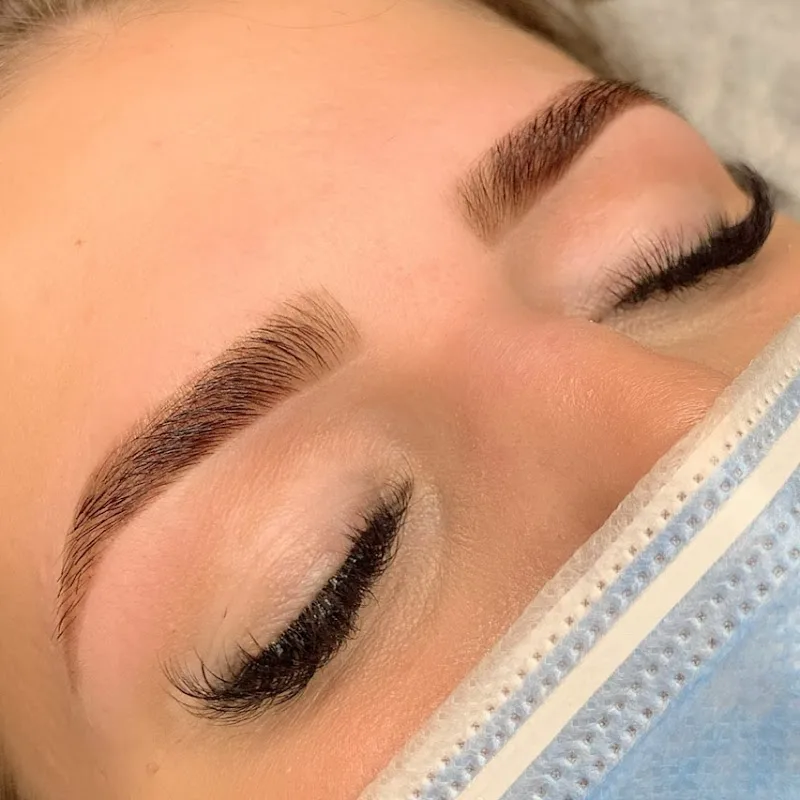 GLOW, The Brow & Beautybar - Institut de beauté Genk - OneBooking