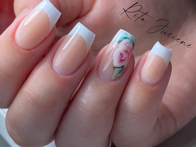 RJ Nail Studio