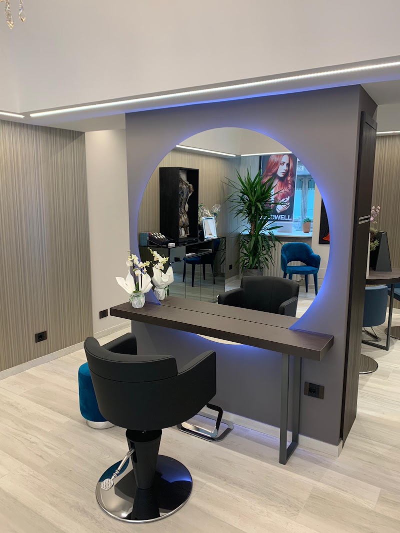 HAIR BOUTIQUE DEMIS - Coiffure Bergamo - OneBooking