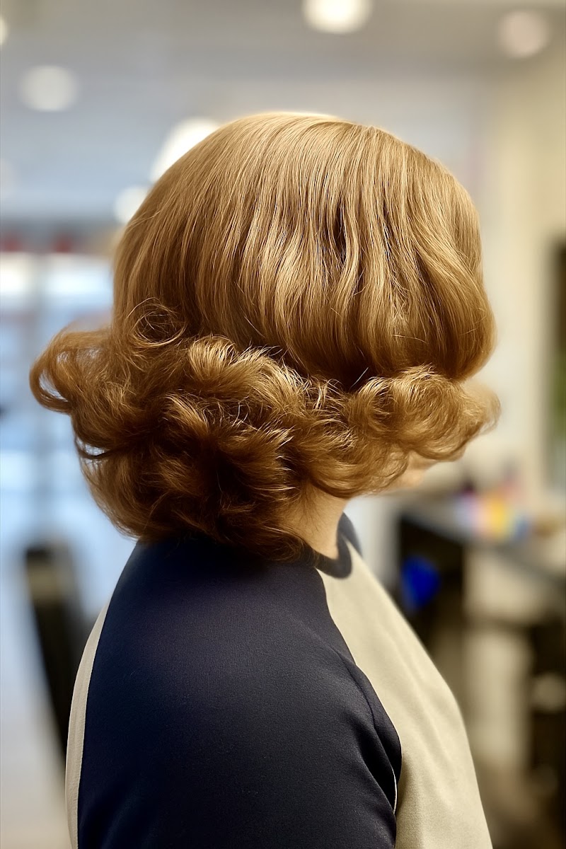 Clement Hair Studio Friseur Salon Köln - Coiffure Cologne - OneBooking