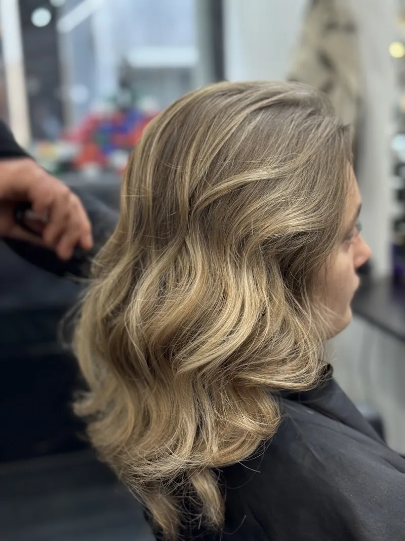 Star Hairstyle liège ✂ • LA MAGIE DE LA COULEUR 🤩 • L’ÉLÉGANCE DE L’EXTENSION • L’ART DE LA COUPE
