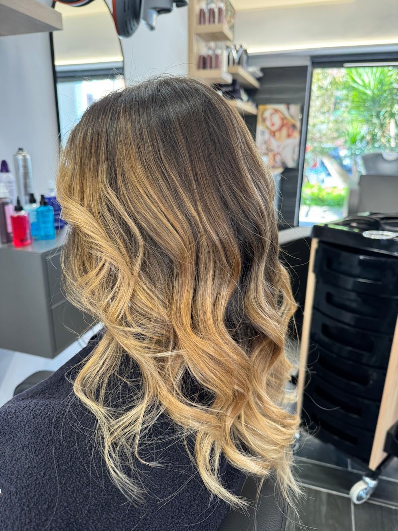 Grandi Hairstylist - Parrucchiera a Latina - Coiffure Latina - OneBooking