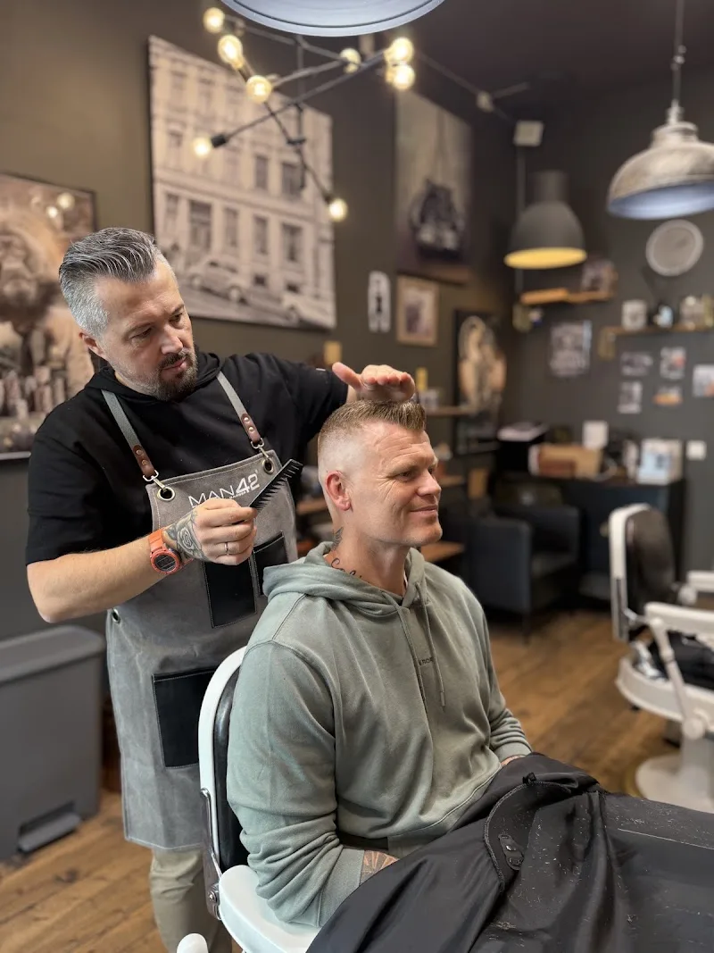 Eduardo’s barber shop AS