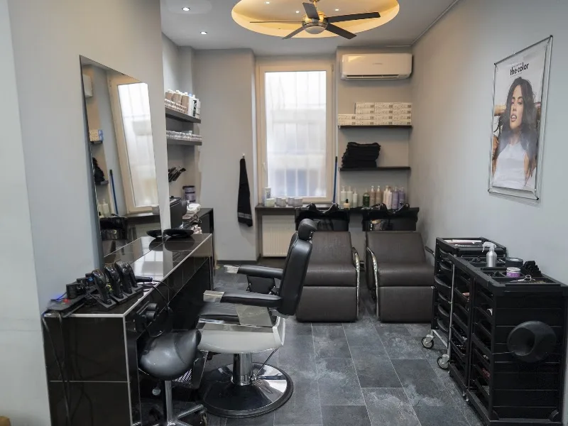 Different Hairstyle & Cosmetics Westend/Taunusanlage - Coiffure Frankfurt Am Main - OneBooking