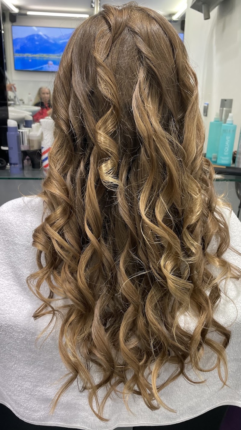 Peluqueria Salvador - Coiffure Badalona - OneBooking