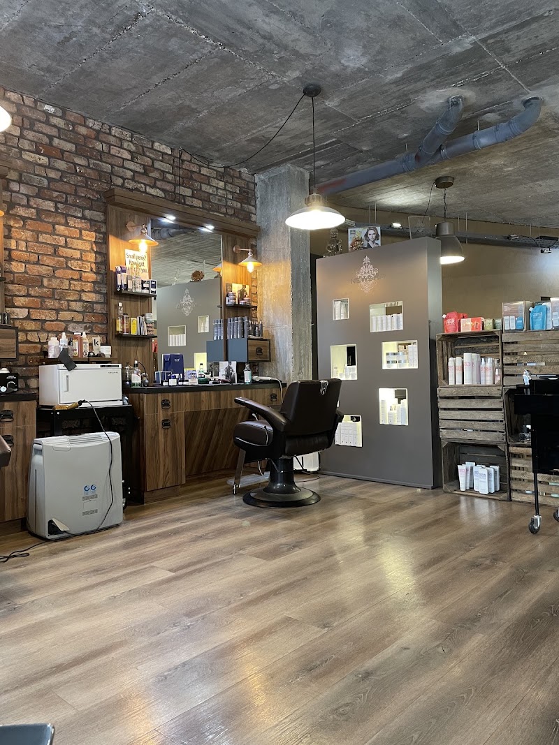 Livingroom Hairlounge - Coiffure Cologne - OneBooking