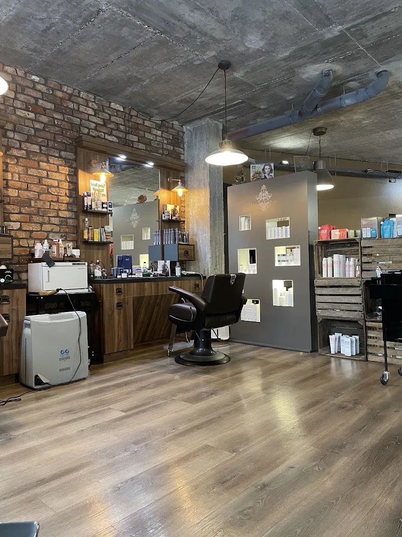 Livingroom Hairlounge - Coiffure Cologne - OneBooking