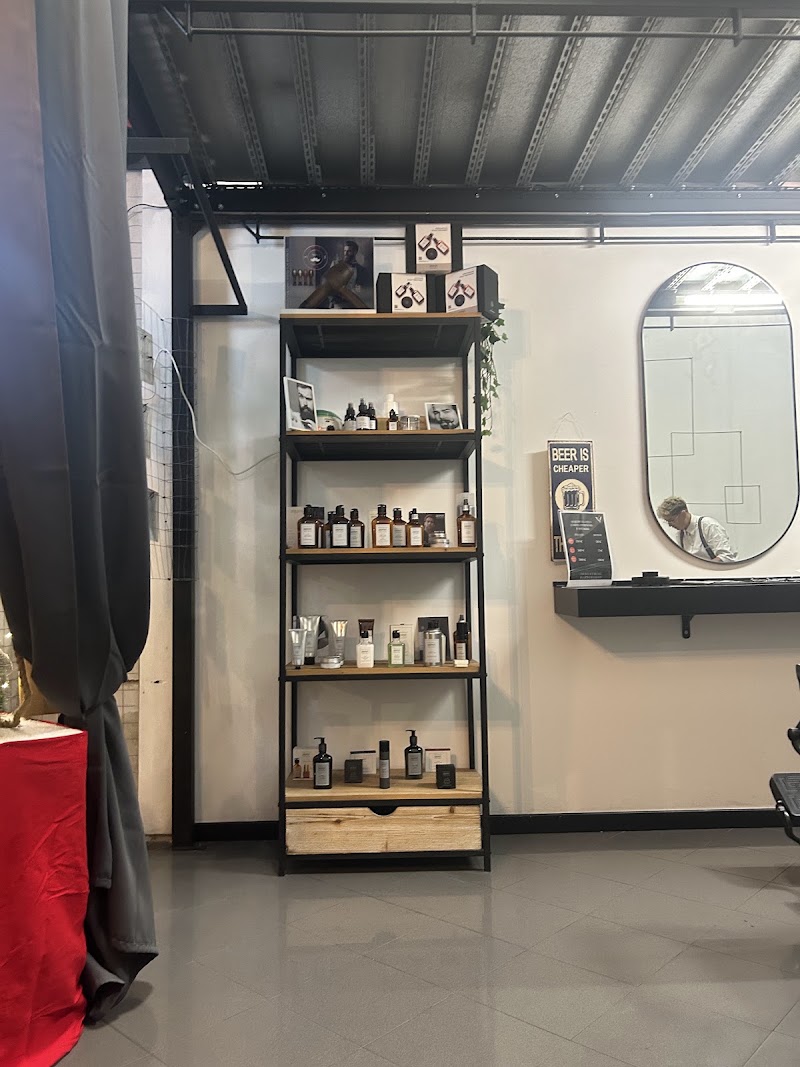 Industrial Barbershop Jessica Napoleone - Coiffure Brescia - OneBooking