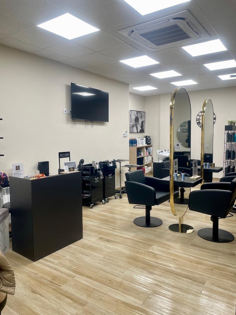 Hair Salon Unique By Paula Garcés - Coiffure Valladolid - OneBooking
