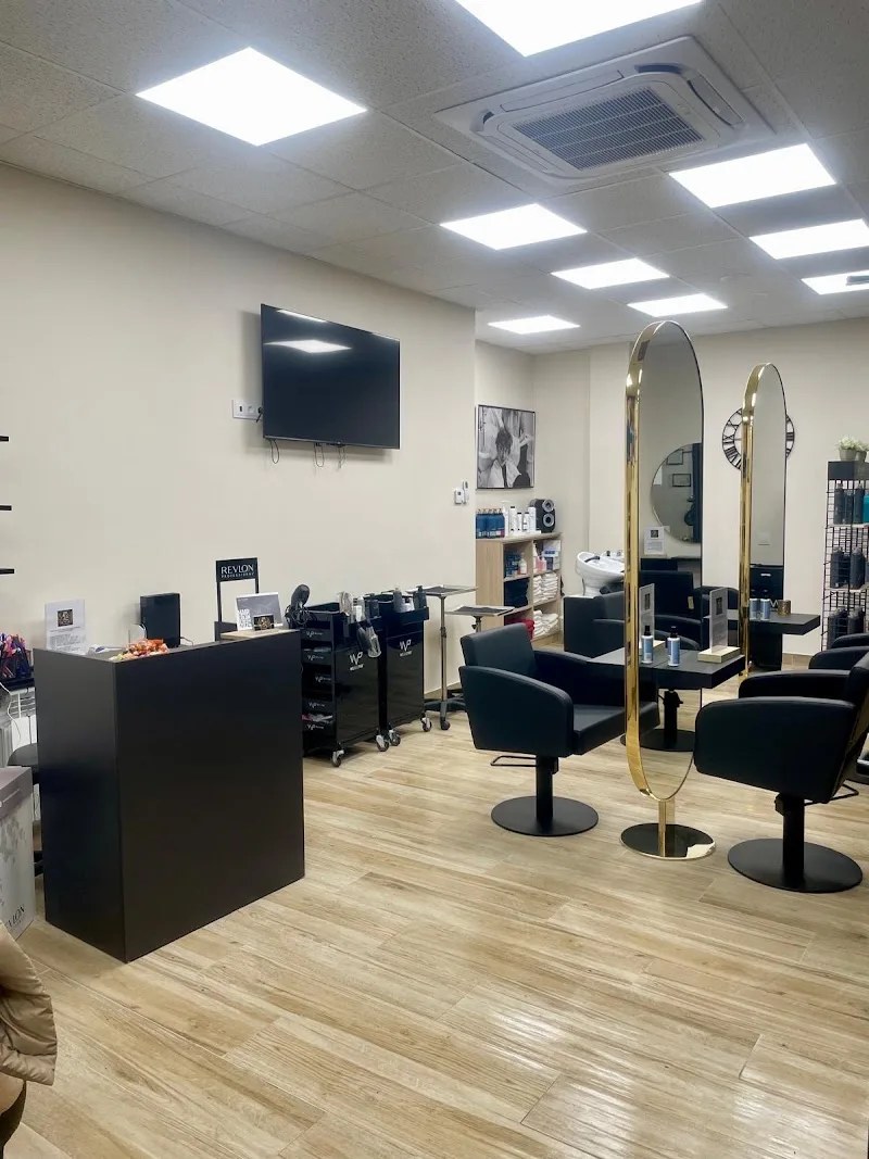 Hair Salon Unique By Paula Garcés - Coiffure Valladolid - OneBooking