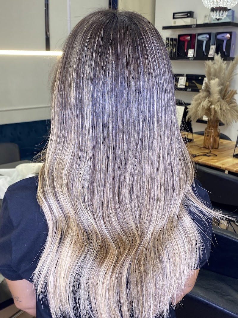 N°8 HAIR STUDIO - Coiffure Alicante - OneBooking