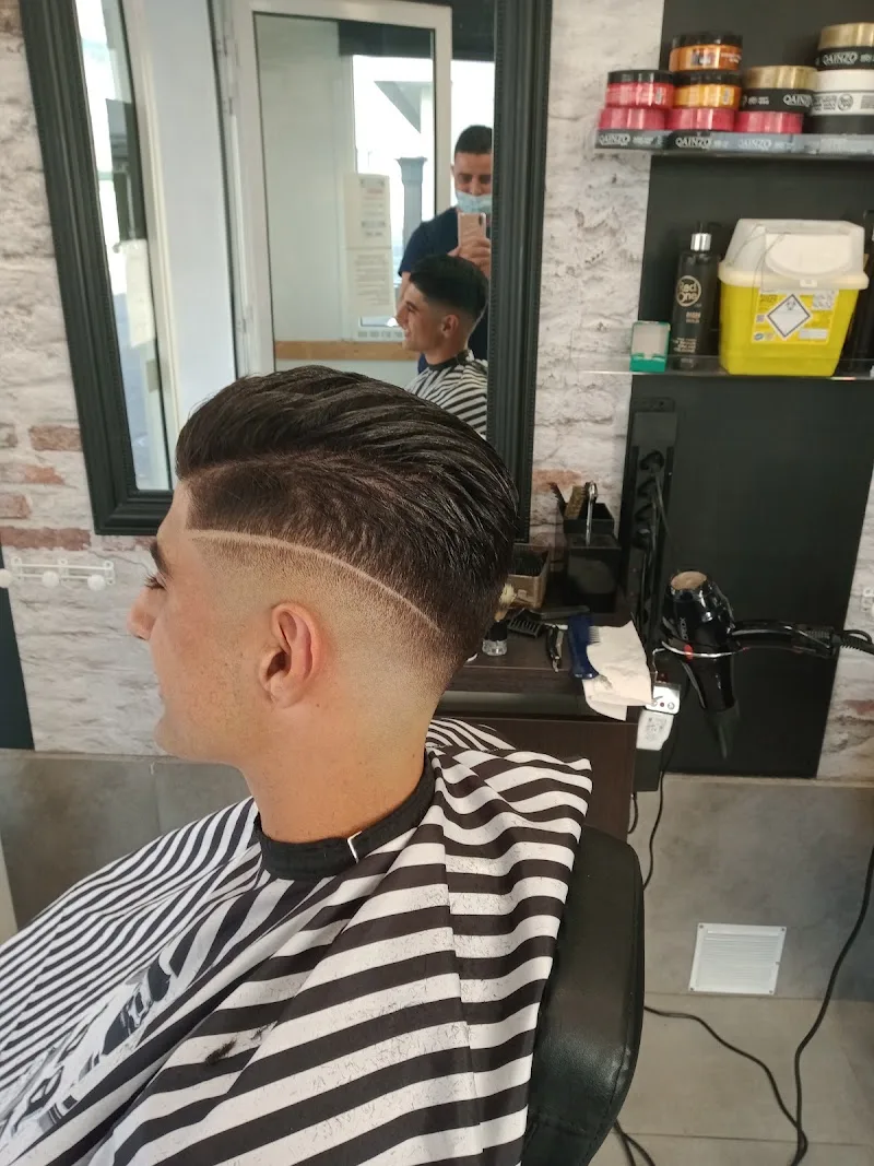 B DARi BARBER