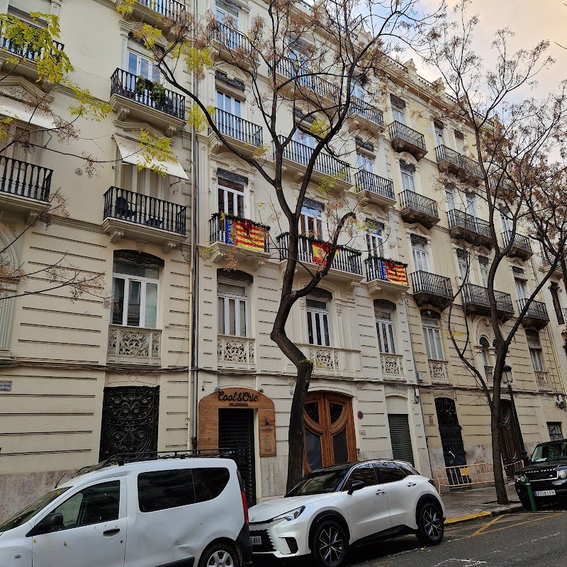 Cool & Chic Hair Studio - Coiffure València - OneBooking