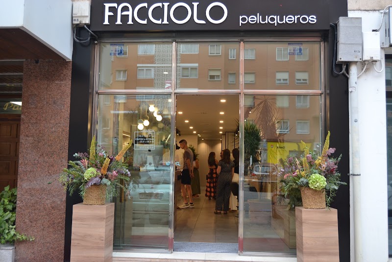 Facciolo Peluqueros - Coiffure Burgos - OneBooking