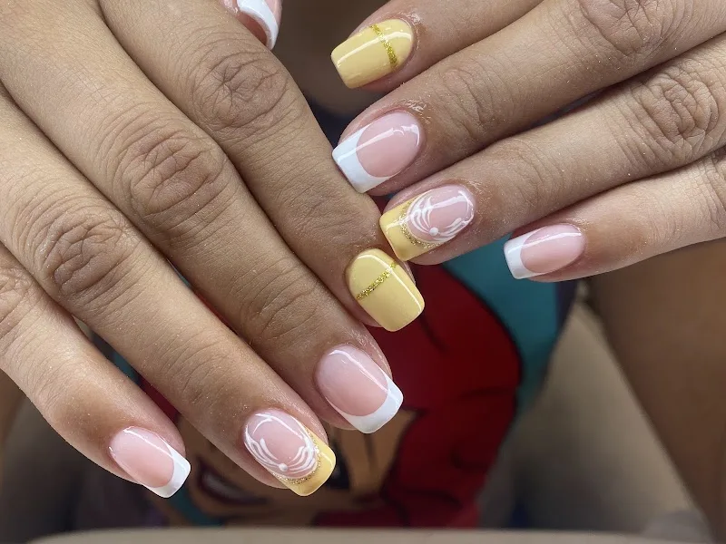 Aisha Nails - Salón de uñas en Alcalá de Henares - Institut de beauté Alcalá De Henares - Photo de couverture - OneBooking